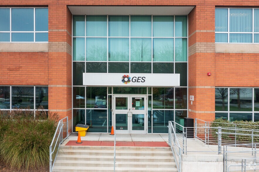 More Photos Of 6800 Santa Fe Dr, Hodgkins Office For Lease