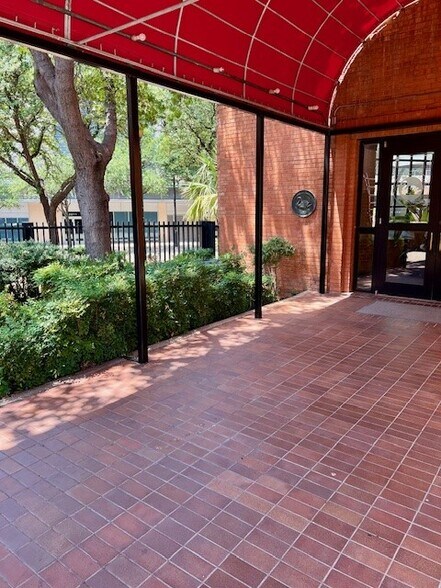 More Photos Of 2211 N Lamar St, Dallas Loft Creative Space For Lease