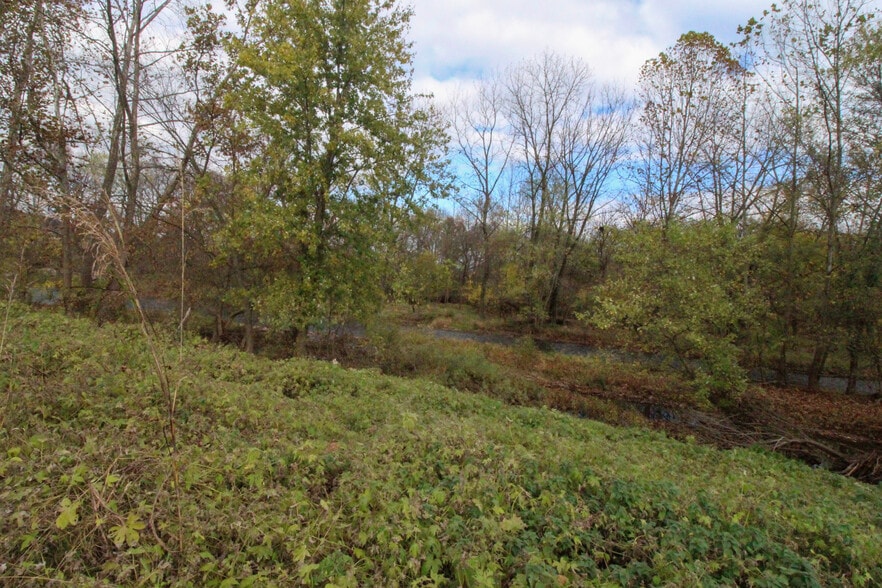 More Photos Of 16094 Evergreen Valley Rd, Timberville Specialty For Lease