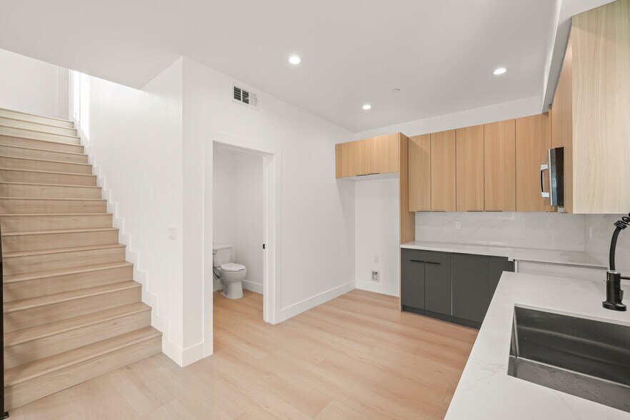 More Photos Of 913 N Hobart Blvd, Los Angeles Apartments For Sale