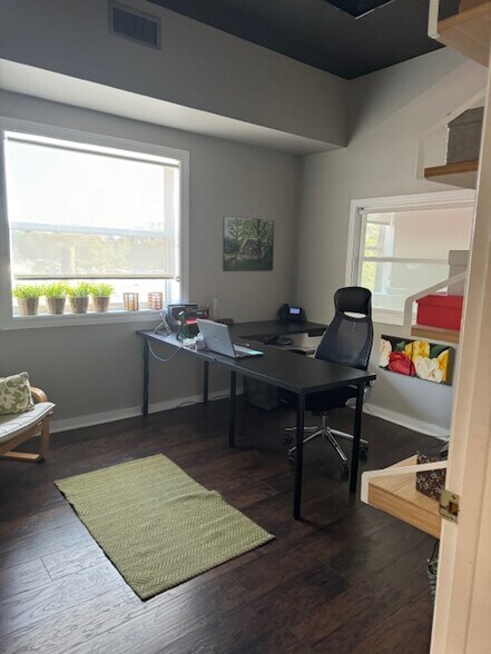 More Photos Of 30798 US Highway 19 N, Palm Harbor Warehouse For Lease