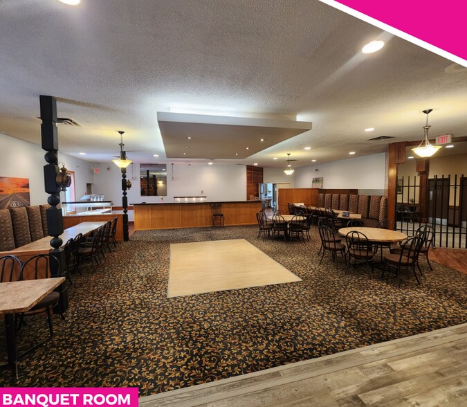 More Photos Of 71 Superior St, Devon Hospitality For Sale