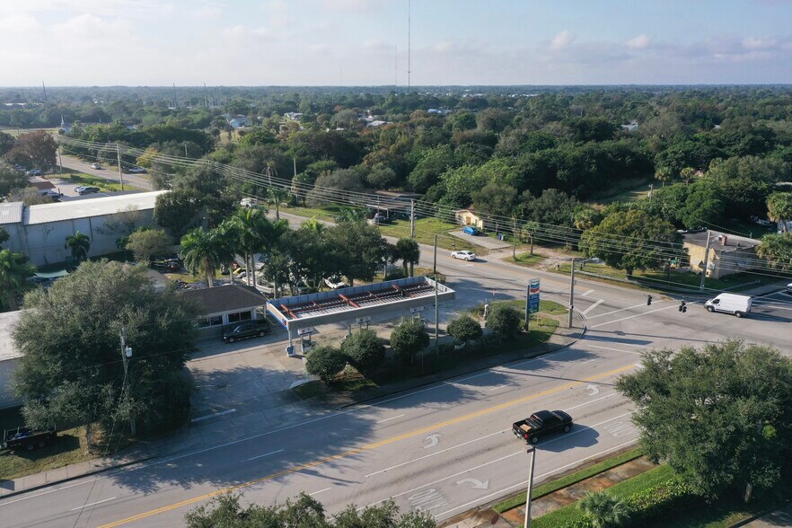 More Photos Of 755 4th St, Vero Beach Convenience Store For Sale