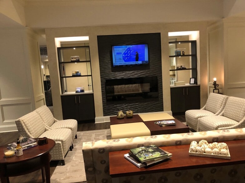 More Photos Of 334 Carondelet St, New Orleans Apartments For Sale