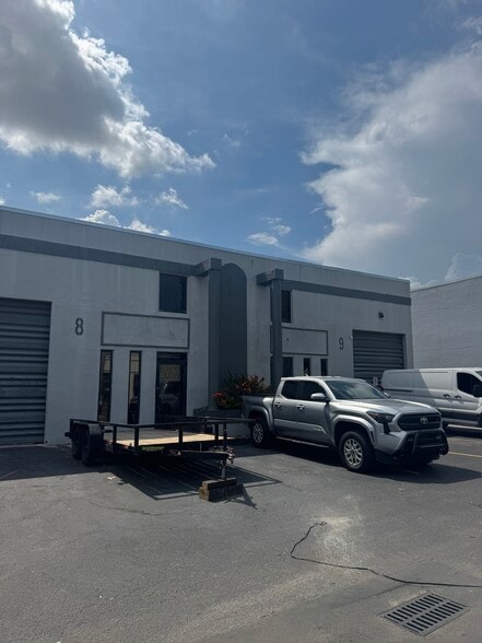 More Photos Of 2495 W 80th St, Hialeah Warehouse For Lease