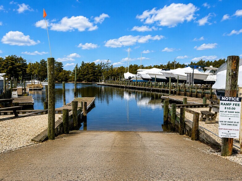 More Photos Of 470 S Green St, Tuckerton Marina For Sale