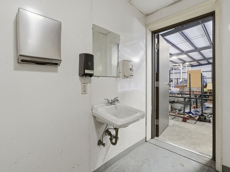 More Photos Of 112 Corporate Park East Dr, Lagrange Industrial For Sale