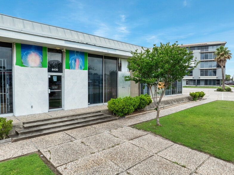 More Photos Of 6430 Hillcroft Ave, Houston Office For Sale