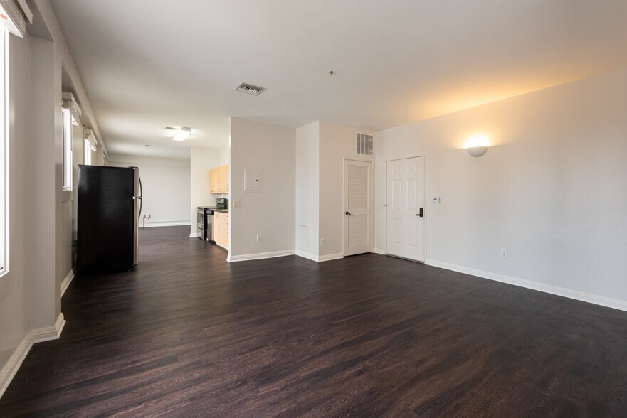 More Photos Of 1043-1045 6th Ave, San Diego Storefront Retail Residential For Sale