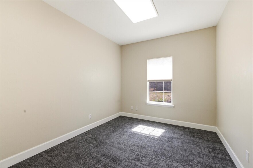 More Photos Of 1804 Miccosukee Commons Dr, Tallahassee Office For Sale