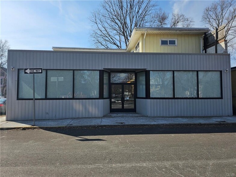 More Photos Of 719 Durham Rd, Riegelsville Storefront Retail Residential For Lease