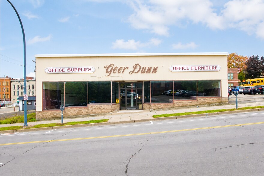 Primary Photo Of 309 Prendergast Ave, Jamestown Flex For Sale