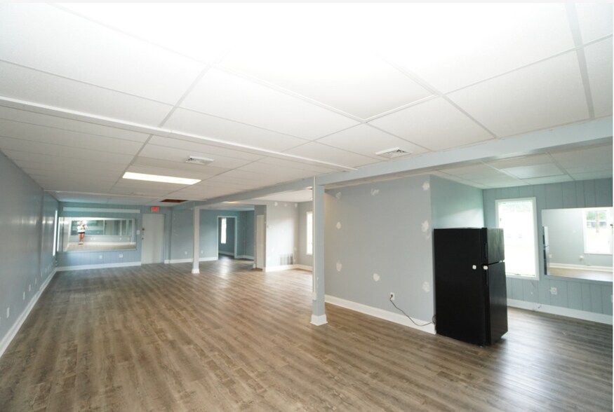 More Photos Of 1630 Midland Beaver Rd, Industry General Retail For Sale