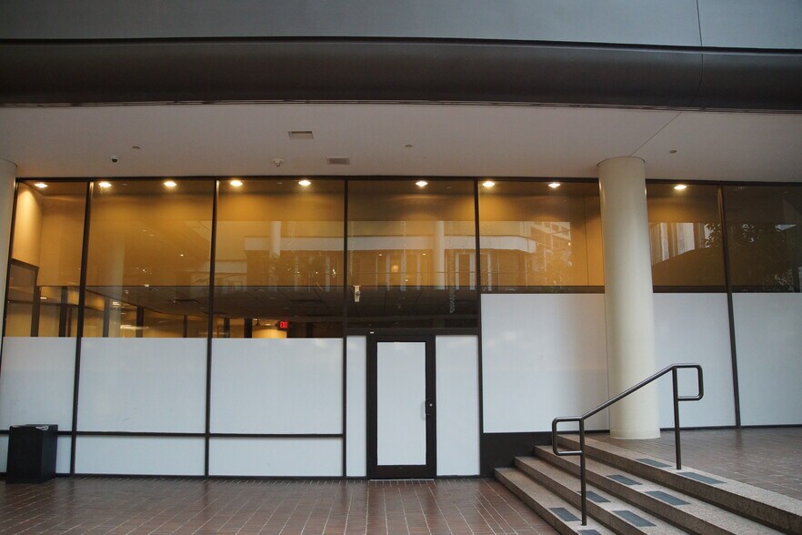 More Photos Of 21 E 5th St, Cincinnati Hotel For Lease