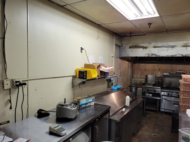 More Photos Of 1782-1798 Madison Ave, Memphis Storefront For Lease