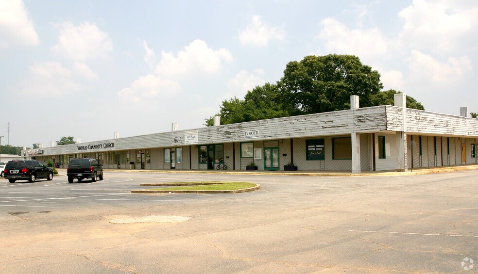 More Photos Of 2692 Sandy Plains Rd, Marietta General Retail For Lease