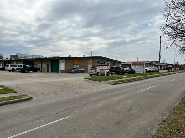 Primary Photo Of 6101 Pinemont Dr, Houston Warehouse For Lease