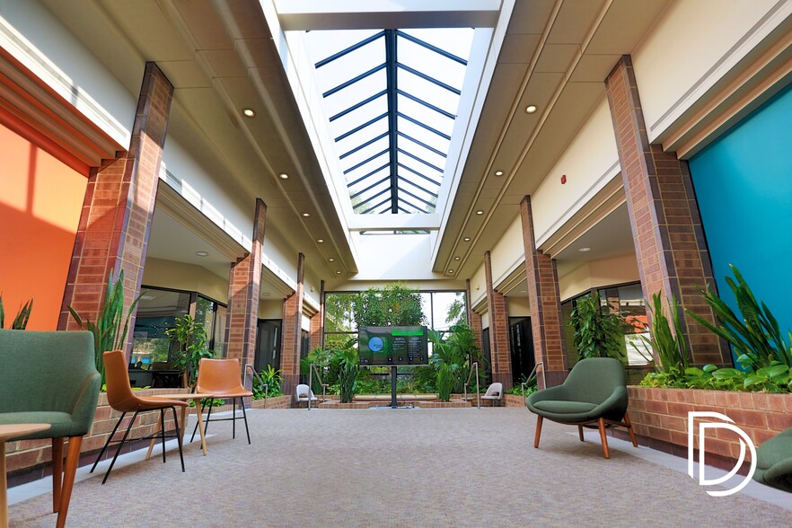More Photos Of 11492 Bluegrass Pky, Louisville Office For Lease