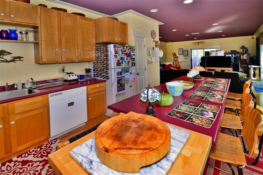 More Photos Of 217-243 W Richmond Ave, Richmond Office Residential For Lease