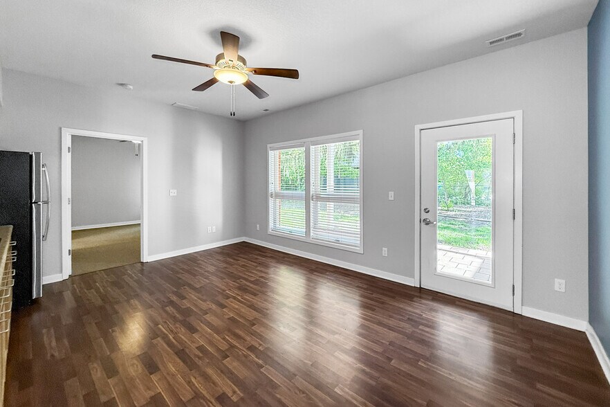 More Photos Of 4326 Hickman Rd, Des Moines Apartments For Sale