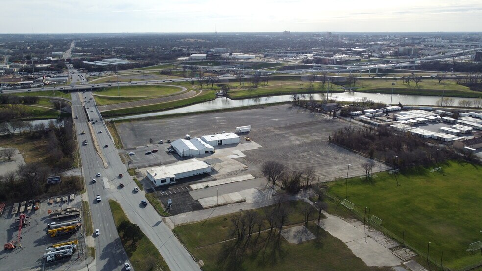 More Photos Of 1720 Riverside Dr, Fort Worth Warehouse For Lease
