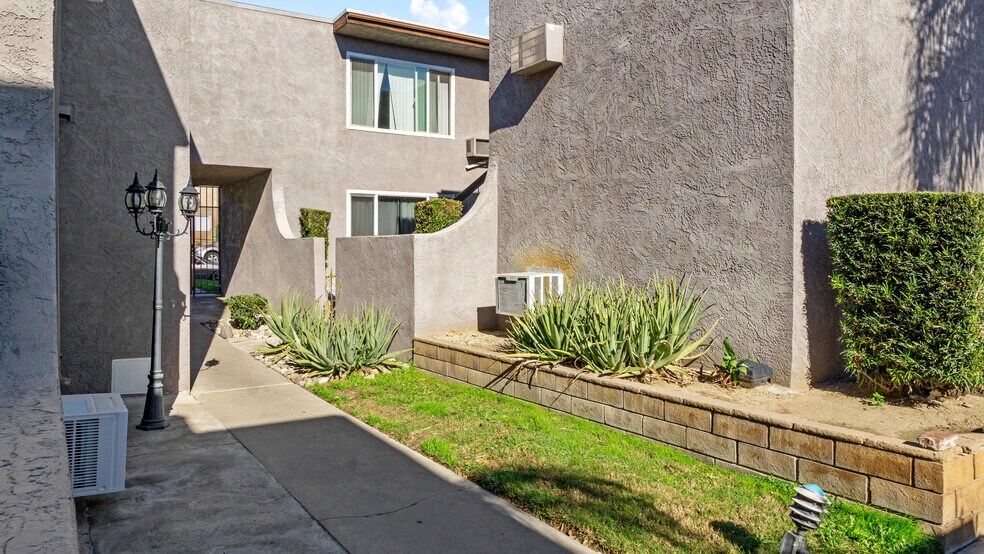 More Photos Of 141 E 42nd St, San Bernardino Apartments For Sale