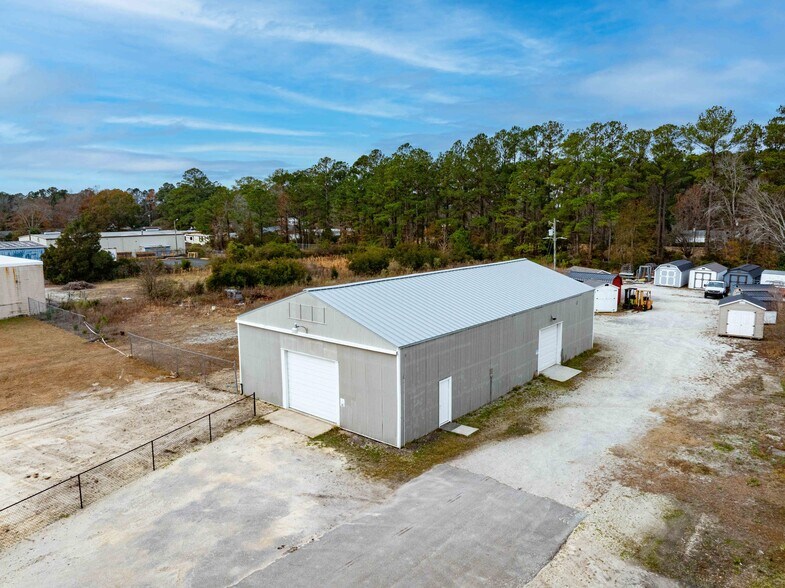 More Photos Of 3261 New Bern Hwy, Jacksonville Light Distribution For Lease