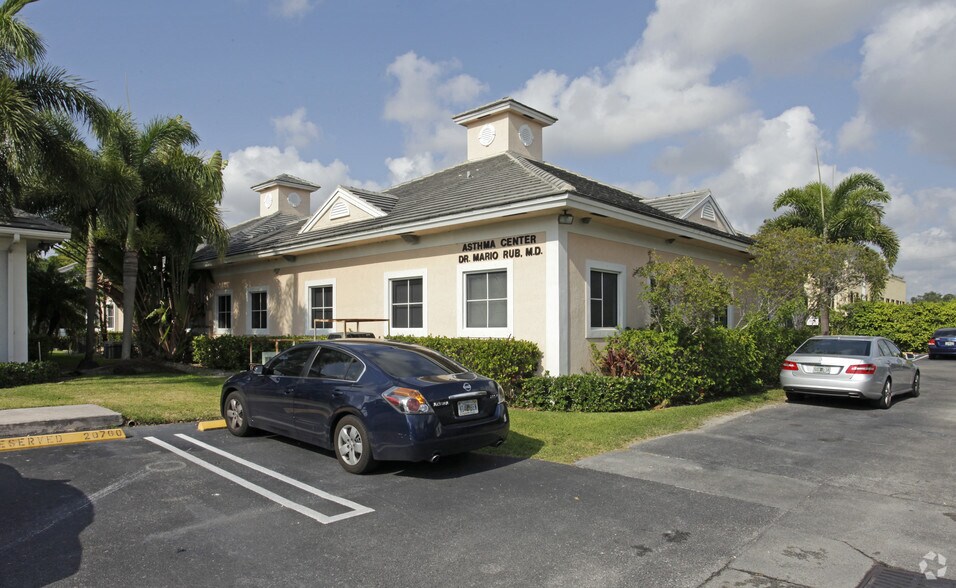 More Photos Of 20770-20776 W Dixie Hwy, Miami Medical For Sale