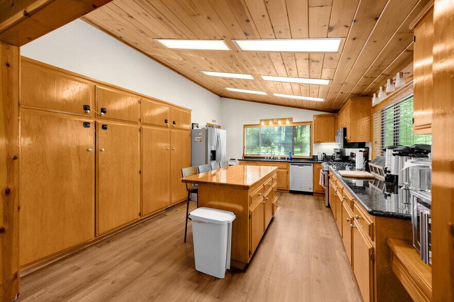 More Photos Of 26345 Delano Dr, Idyllwild-Pine Cove Hotel For Sale