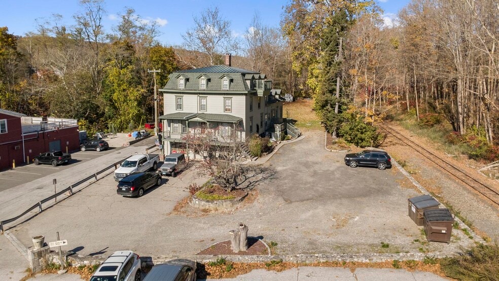 More Photos Of One Tuck's Rd, Brookfield Multifamily For Sale