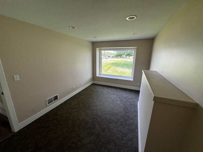 More Photos Of 906 Shooting Park Rd, Peru Freestanding For Sale