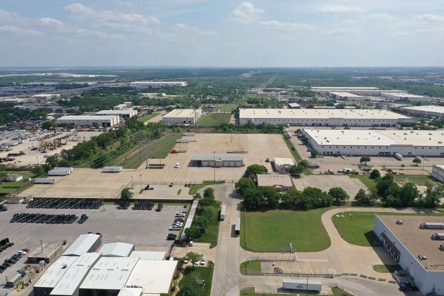 More Photos Of 3375 High Prairie Rd, Grand Prairie Service For Lease