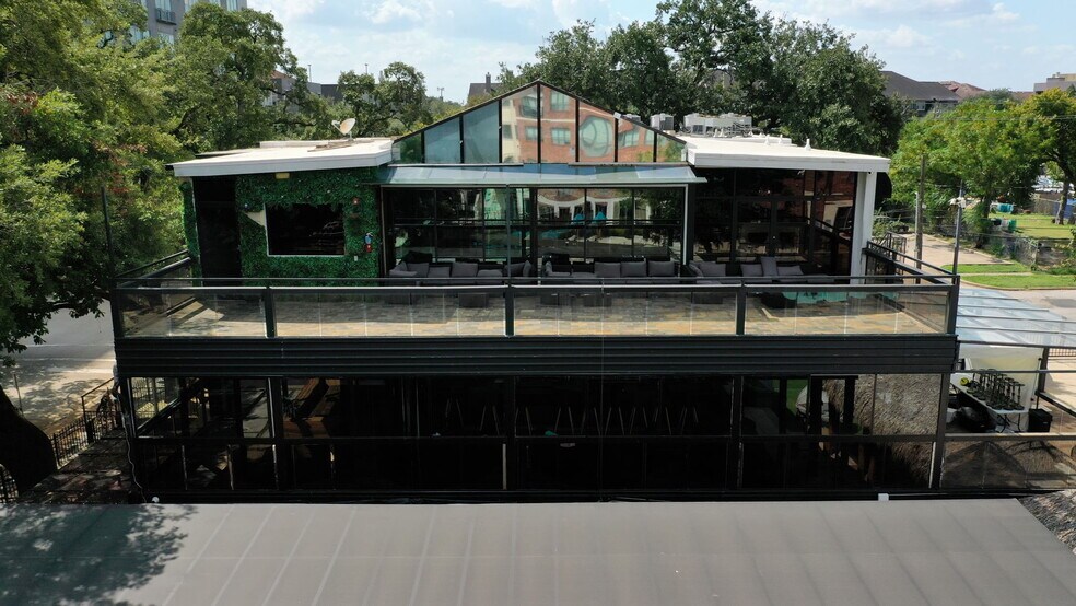 More Photos Of 1916 Baldwin St, Houston Bar For Sale