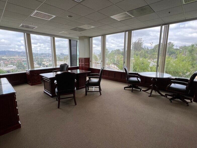 More Photos Of 900 Canterbury Pl, Escondido Office For Lease