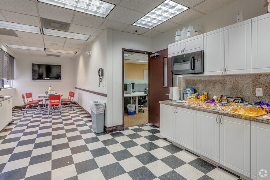 More Photos Of 14750 NW 77th Ct, Miami Lakes Office For Lease