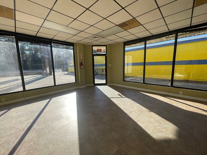 More Photos Of 1911 Lejeune Blvd, Jacksonville Storefront Retail Office For Lease