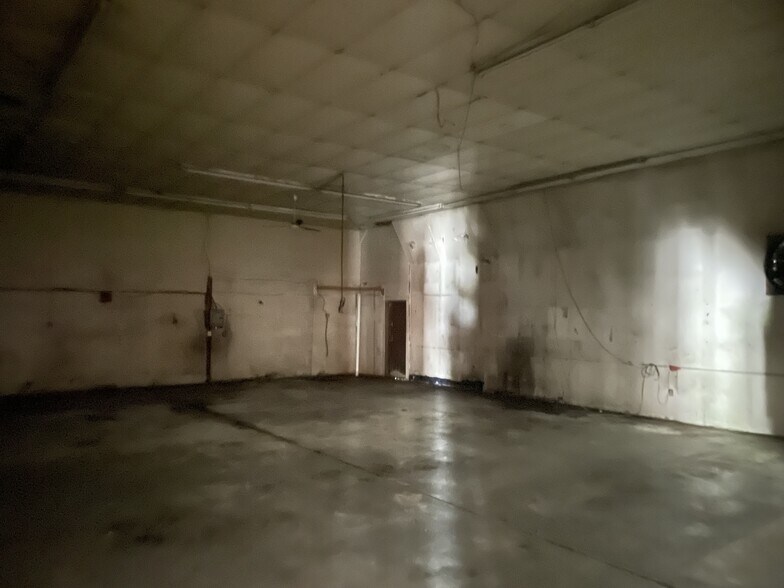 More Photos Of 28 Fairwood Dr, Irwin Medical For Lease