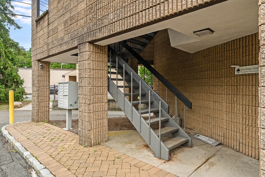 More Photos Of 3 Tice Rd, Franklin Lakes Distribution For Lease