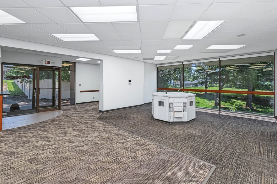 More Photos Of 7180 Hickman Rd, Windsor Heights Medical For Lease
