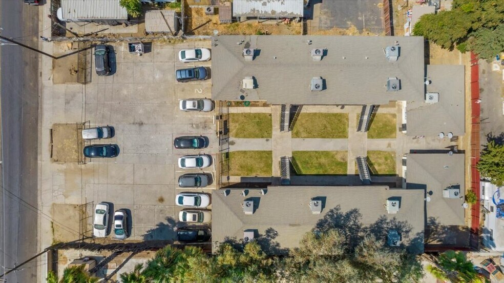 More Photos Of 116 Beardsley Ave, Bakersfield Apartments For Sale