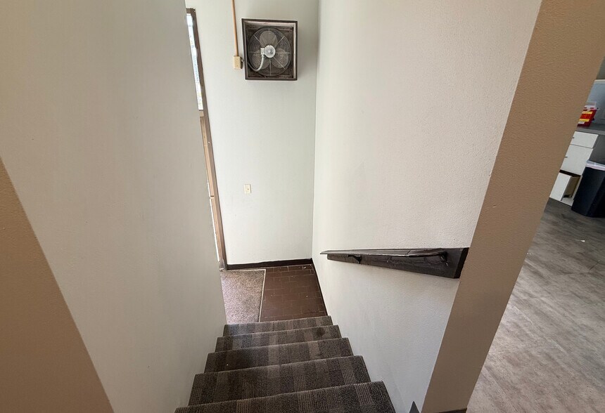 More Photos Of 1711 E 10th St, Sioux Falls Office For Sale