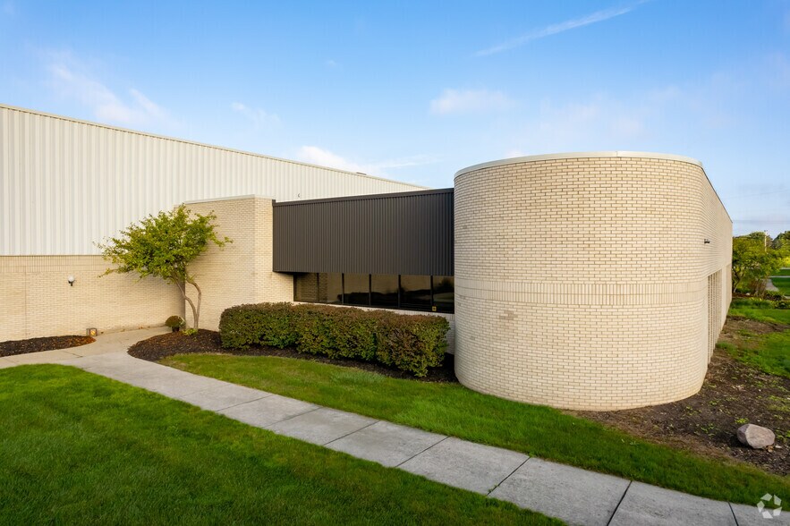 More Photos Of 42455 Merrill Rd, Sterling Heights Warehouse For Sale