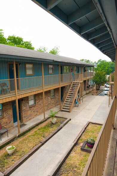 More Photos Of 911 University Ave, Huntsville Apartments For Sale