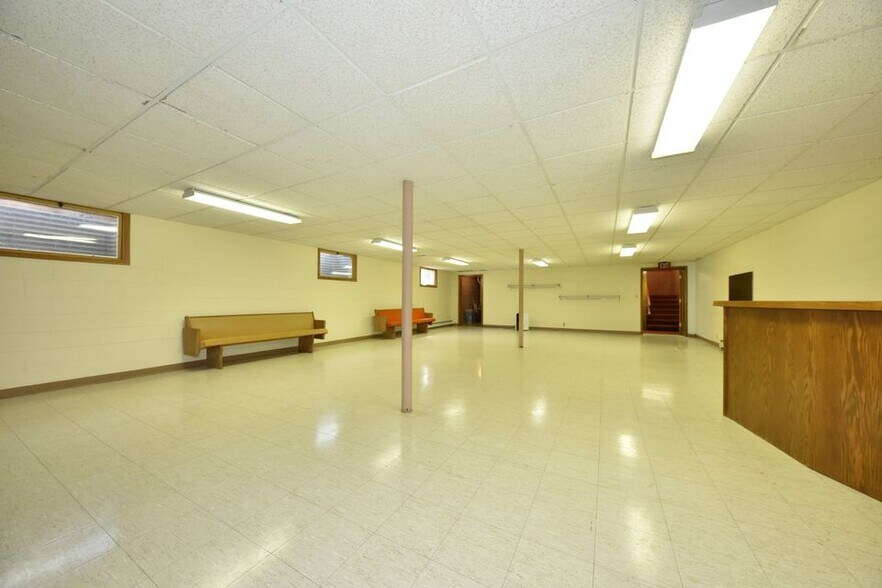 More Photos Of 1425 E Monroe Ave, Hartford Flex For Sale