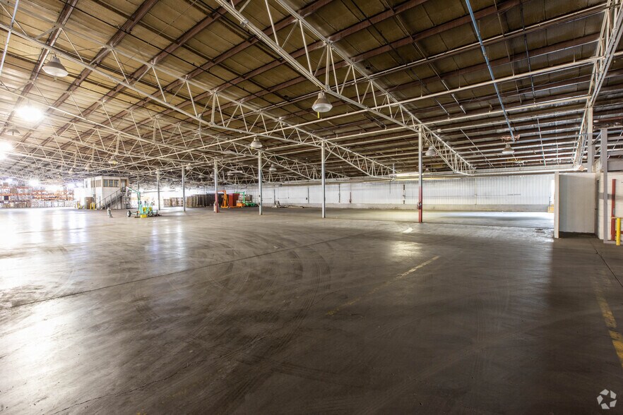 More Photos Of 210 13th St, Malta Manufacturing For Lease