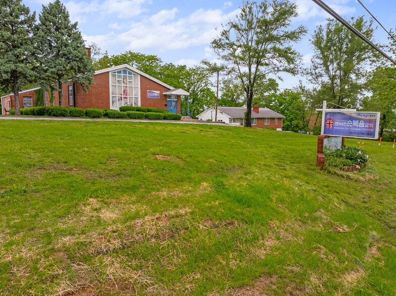 Primary Photo Of 1424 S 55th St, Kansas City Religious Facility For Sale