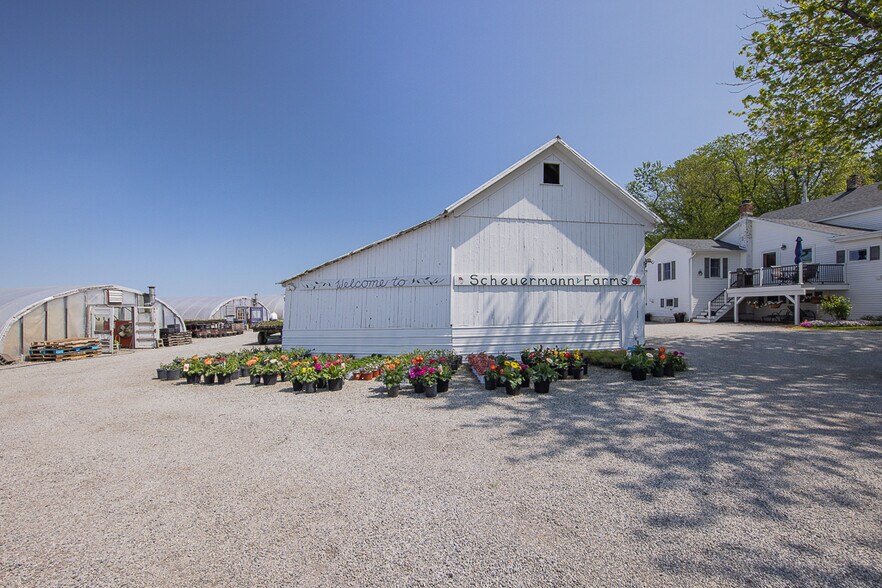 More Photos Of 73 Little York Rd, Warwick Garden Center For Sale