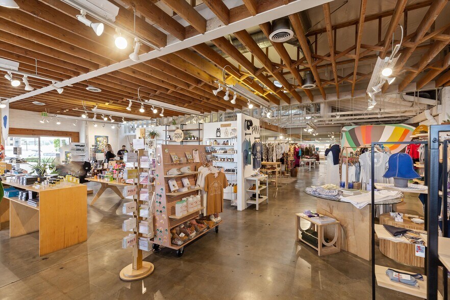 More Photos Of 383 N Indian Canyon Dr, Palm Springs Freestanding For Sale