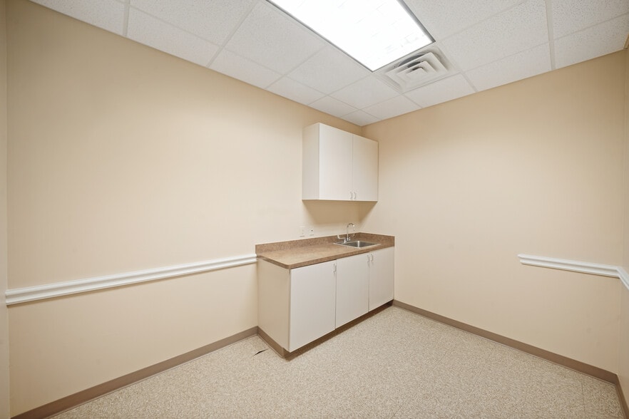 More Photos Of 4626 Riverstone Blvd, Missouri City Medical For Sale