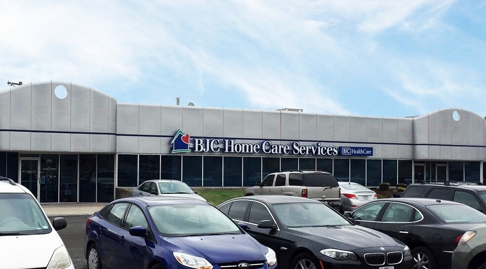 More Photos Of 1901-1939 Belt Way Dr, Overland Showroom For Lease